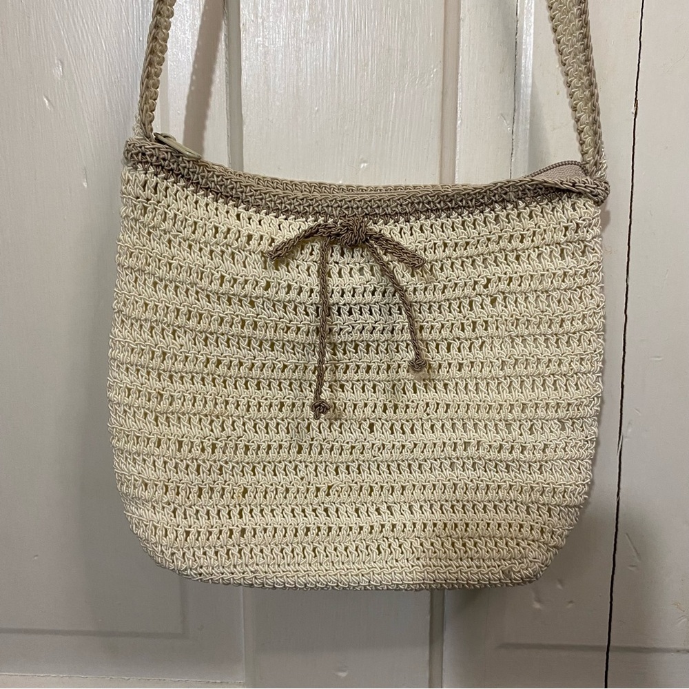 CHATEAU | Handmade in China Crochet Tan Crossbody Bag with Bow - Picture 2 of 11